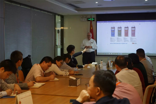 Stoner公司給廣東博皓帶來了新產品，主要有熱塑性脫模劑套裝和水性管道脫模劑